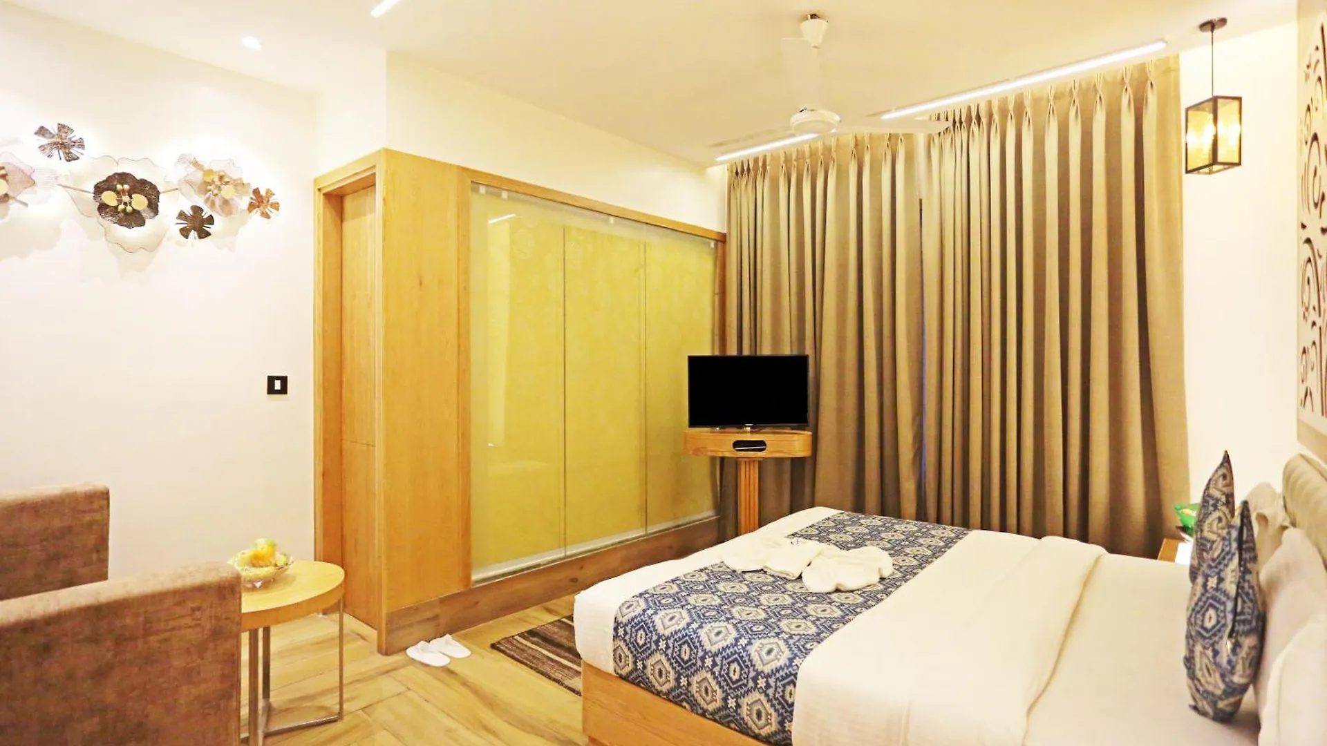 ***  Jrd Luxury-Business Hotel New Delhi India