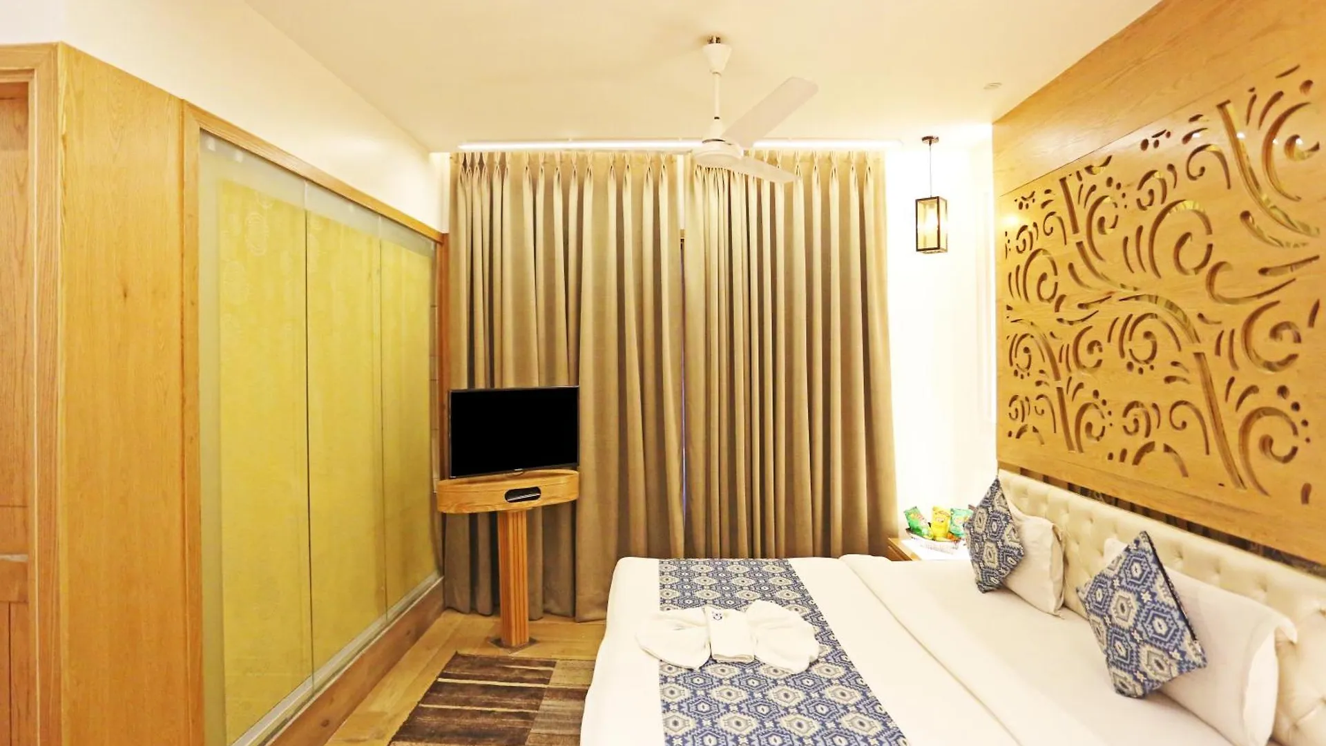 ***  Jrd Luxury-Business Hotel New Delhi India