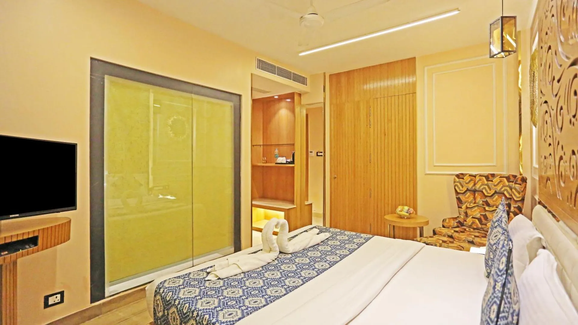 ***  Jrd Luxury-Business Hotel New Delhi India