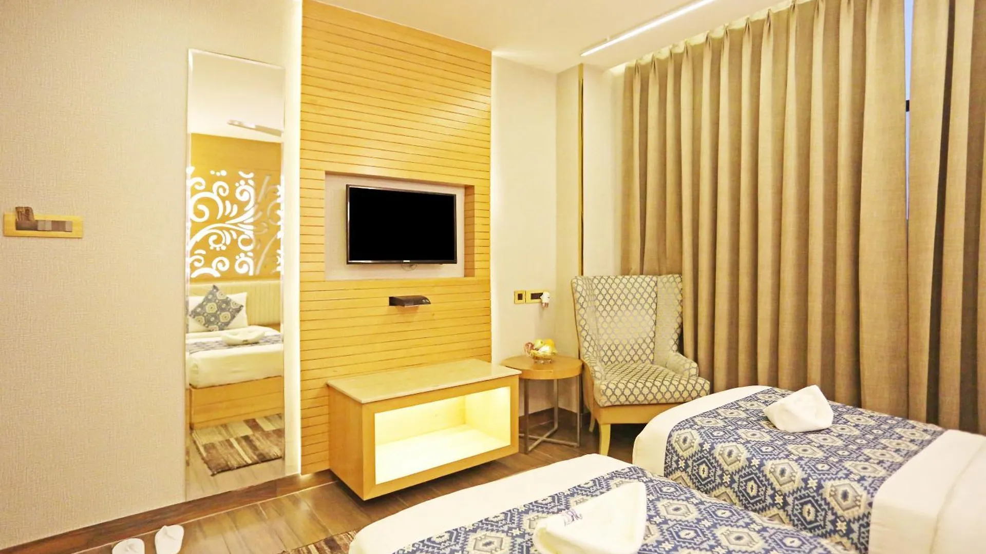 Jrd Luxury-Business Hotel New Delhi